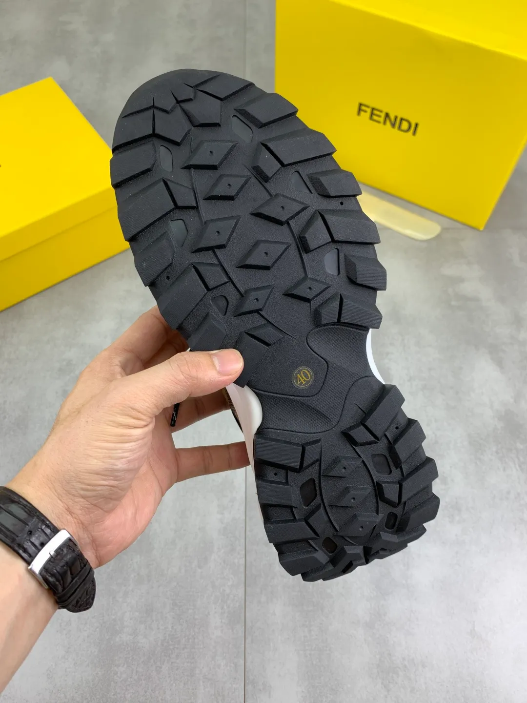 ​Men's shoes 💰P440 💰【New】Little monster 🆘 New FENDI 🕶️🕶️Simple routing effect, showing an elegant and cool driving shoe 🎬Using imported calfskin + first-layer pigskin lining🐂Excellent material🎬Detailed workmanship 🤗Comfortable foot feel➰➰. ​Pair it with any outfit to show your taste and temperament, low-key luxury ♻️Design ​simple and elegant ​noble and fashionable 🍃​Very loved and favored by trendy men 💓❤️Size: 38-44 (45 customized) 3️⃣ colors available